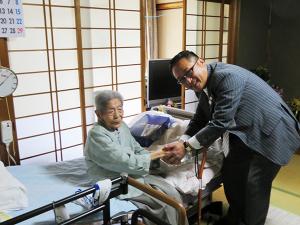 100歳訪問（小阪佐與子さん）