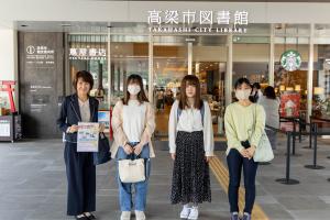図書館前
