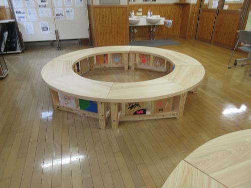 成羽中学校ベンチ