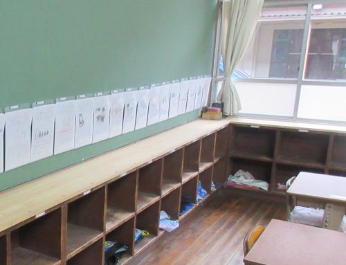 成羽小学校ロッカー天板