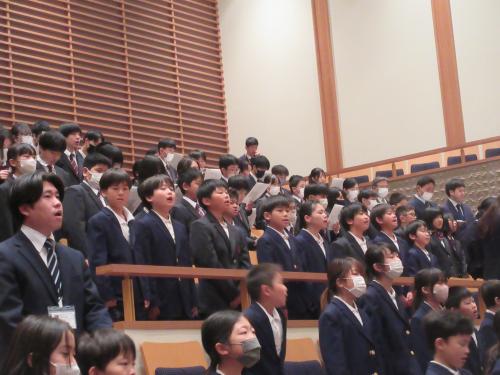 校歌斉唱画像