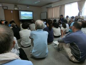 防災講話を聴く地域住民