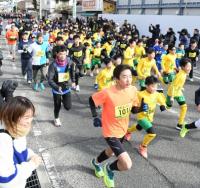 3ｋｍコースの選手が走っている様子