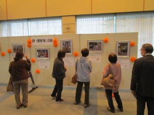 医療・介護現場で働く人写真展の様子